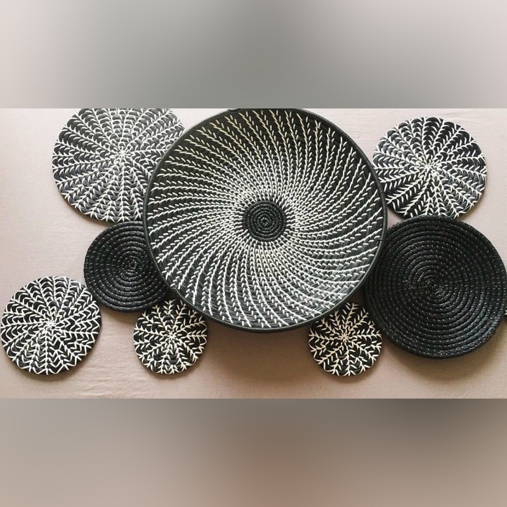 Black and White Circular Art Wall Decor